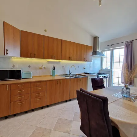 Avalena Rooms Zara